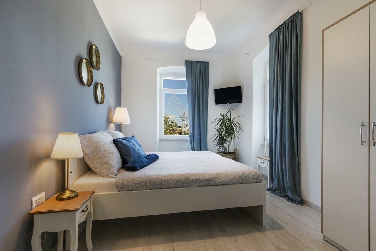 *** Lounge Terrace Apartment With The Harbour View / City Centre *** Pula Exterior foto