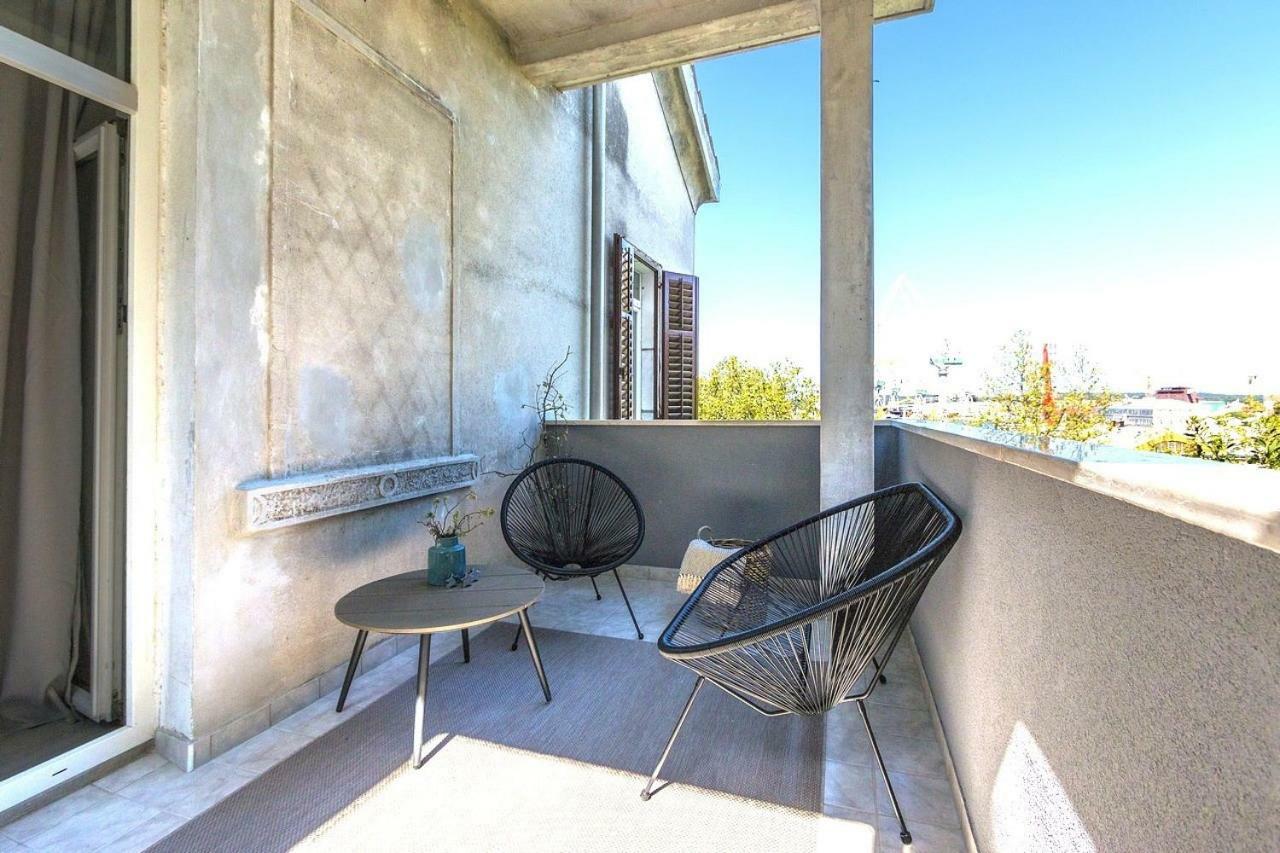 *** Lounge Terrace Apartment With The Harbour View / City Centre *** Pula Exterior foto